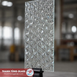 Kính đúc dập nổi hình học