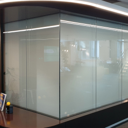 Kính điện Micro-Blinds (kính điện che nắng công nghệ vi lá chắn)