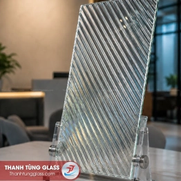 Kính đúc sọc tự nhiên