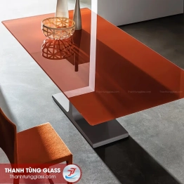 Kính sơn mặt bàn
