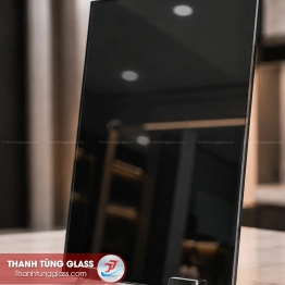 Kính thủy màu đen