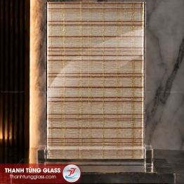 Kính ghép lụa hoa văn