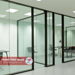 Vách kính cường lực 10 ly