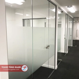 Vách kính cường lực 12 ly
