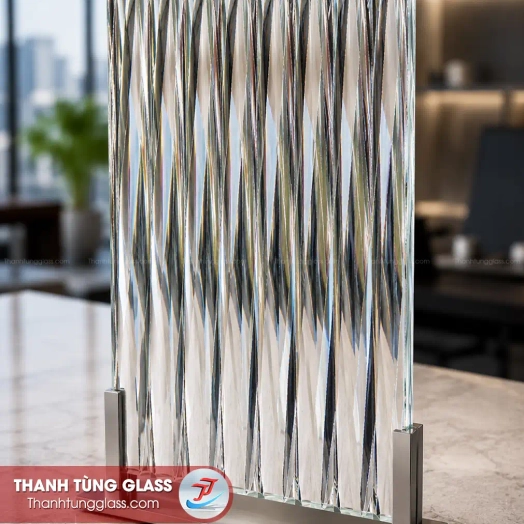 Kính đúc sọc to