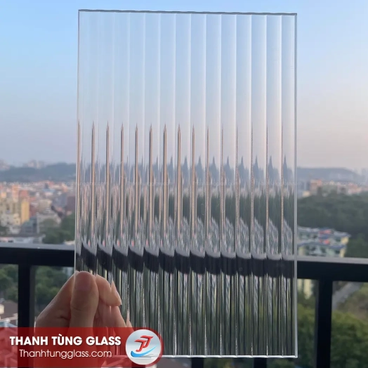 Kính đúc sọc to