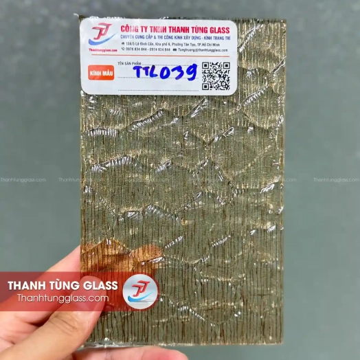 Kính đúc ghép lụa
