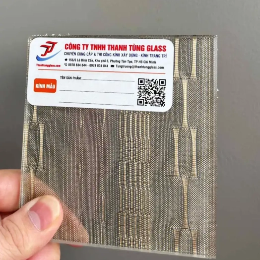 Kính ghép lụa hoa văn