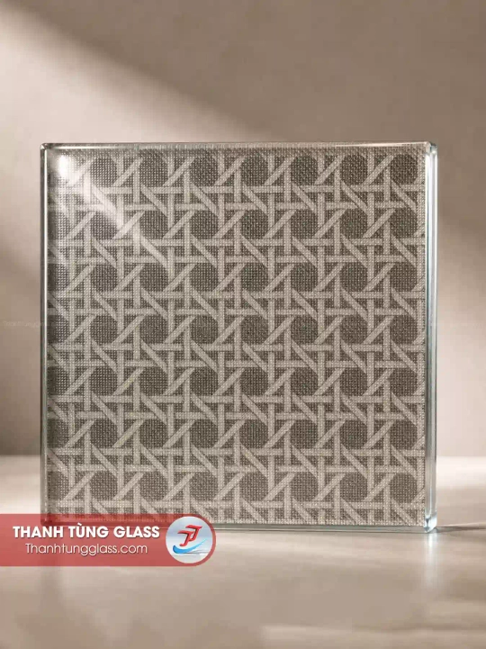 Kính ghép lưới hoa văn