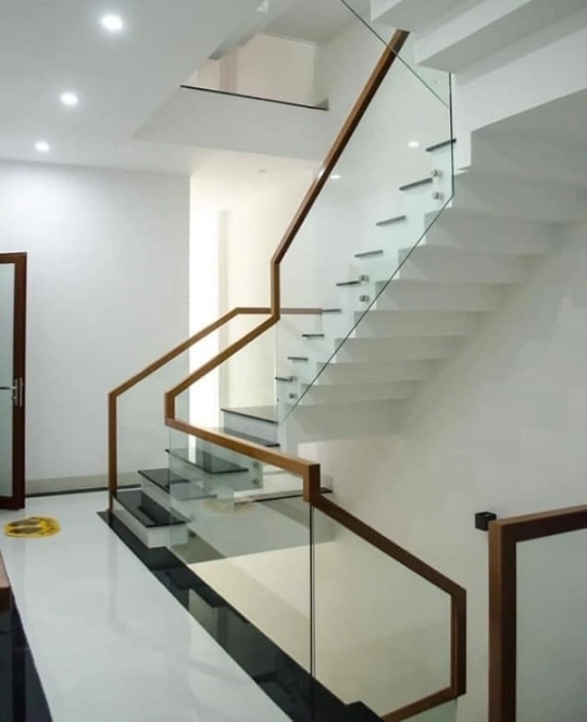  CẦU THANG KÍNH CƯỜNG LỰC