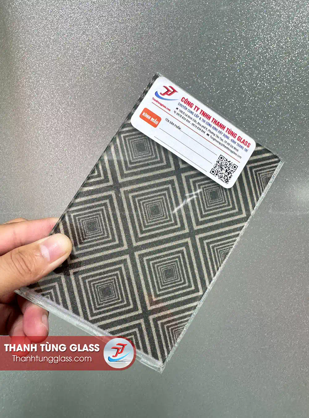 Kính ghép lụa kim loại