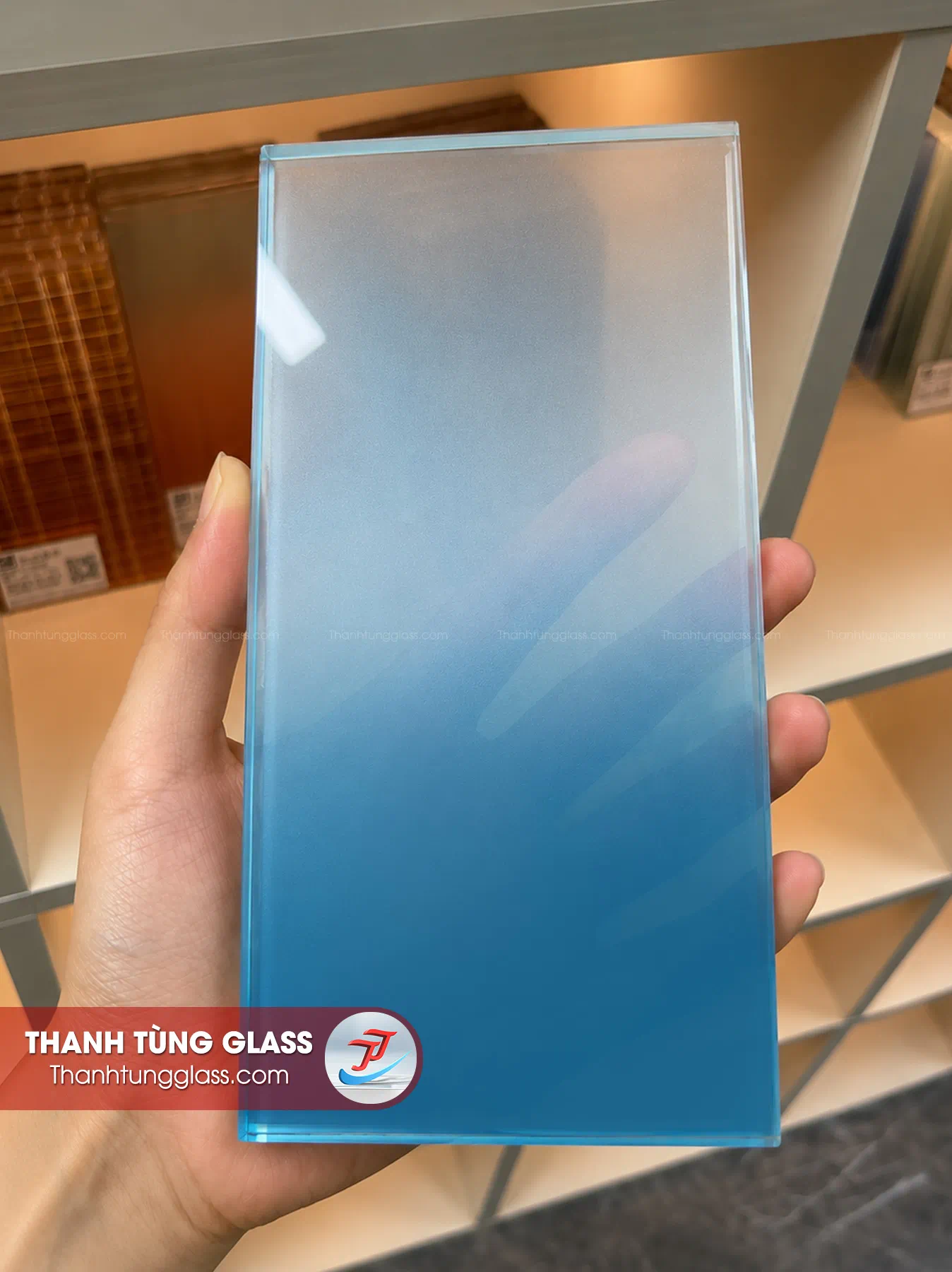 Kính ghép chuyển màu