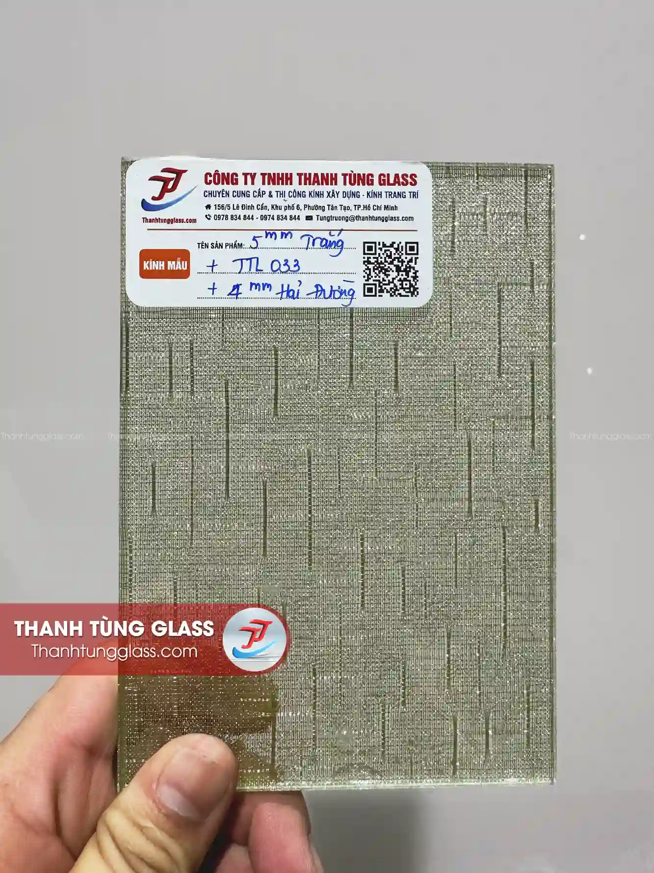 Lớp lụa dệt tạo vân bên trong tấm kính ghép lụa - Thanh Tùng Glass