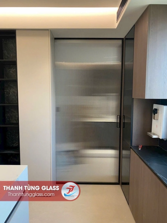 Nhôm Slim kết hợp Kính Đúc Vân Sọc