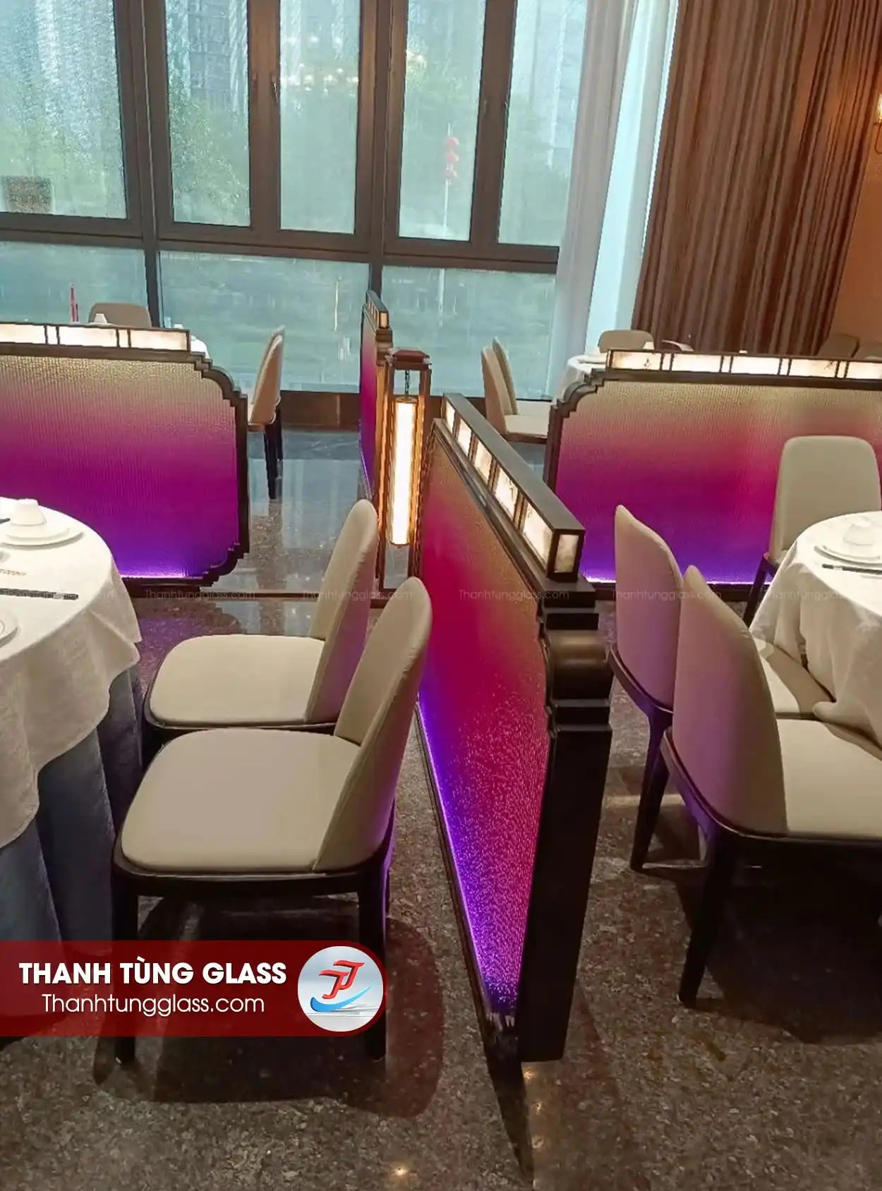 Kính đúc ghép PET chuyển màu làm không gian thêm màu sắt và tinh tế hơn