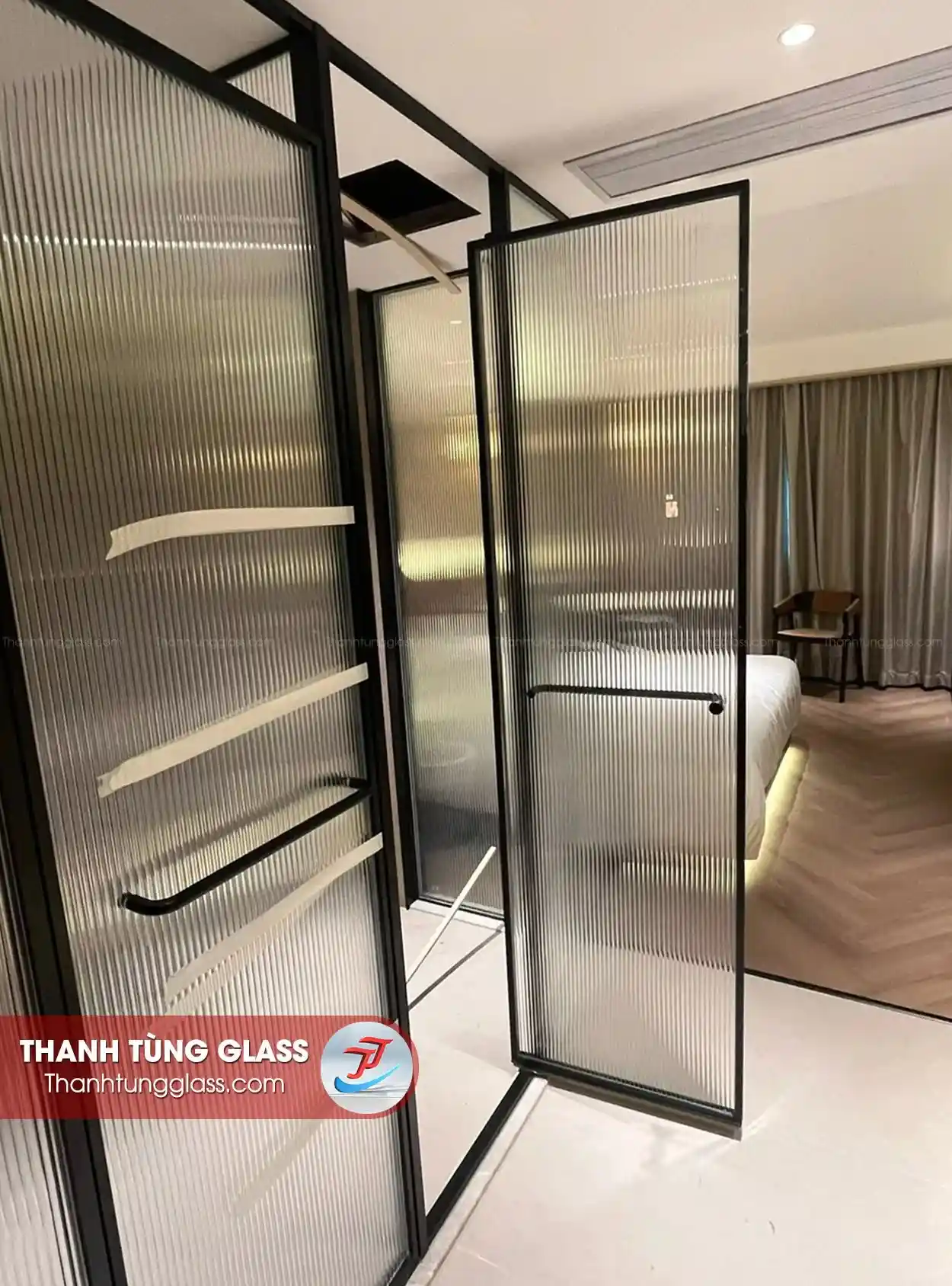 Phòng tắm kính đúc sọc nhôm slim