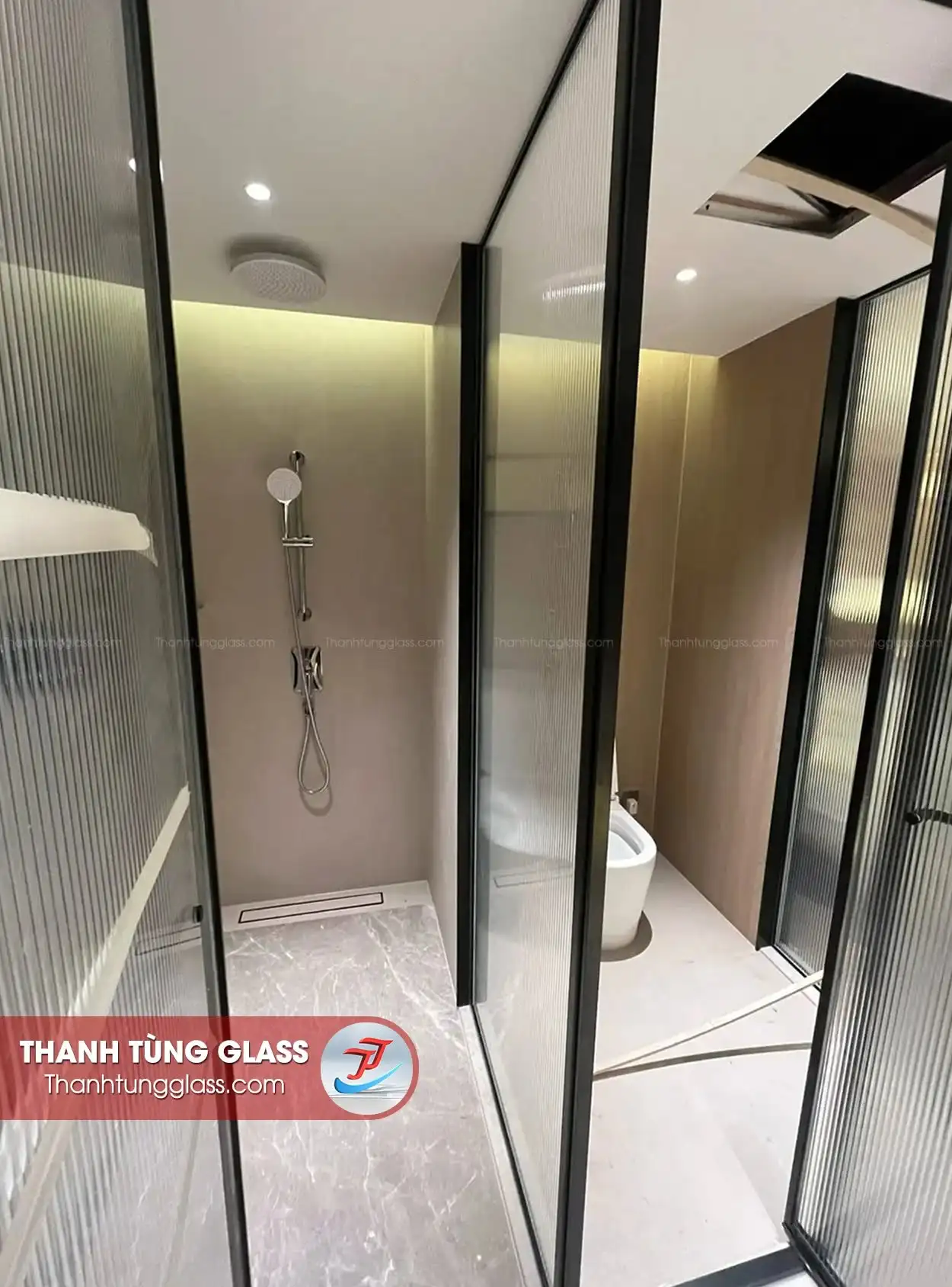 Vách ngăn phòng tắm và nhà vệ sinh
