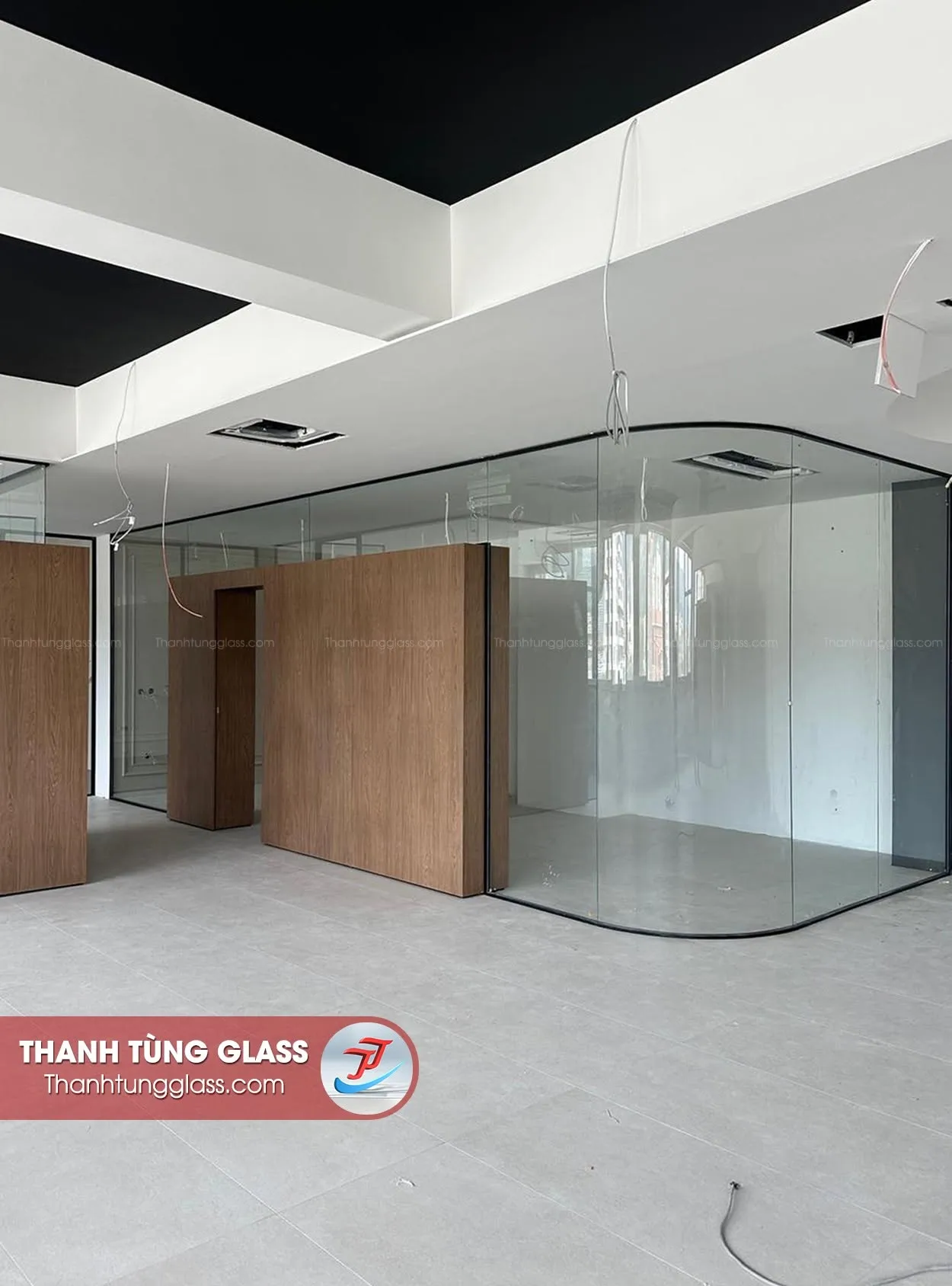 vách kính uốn cong