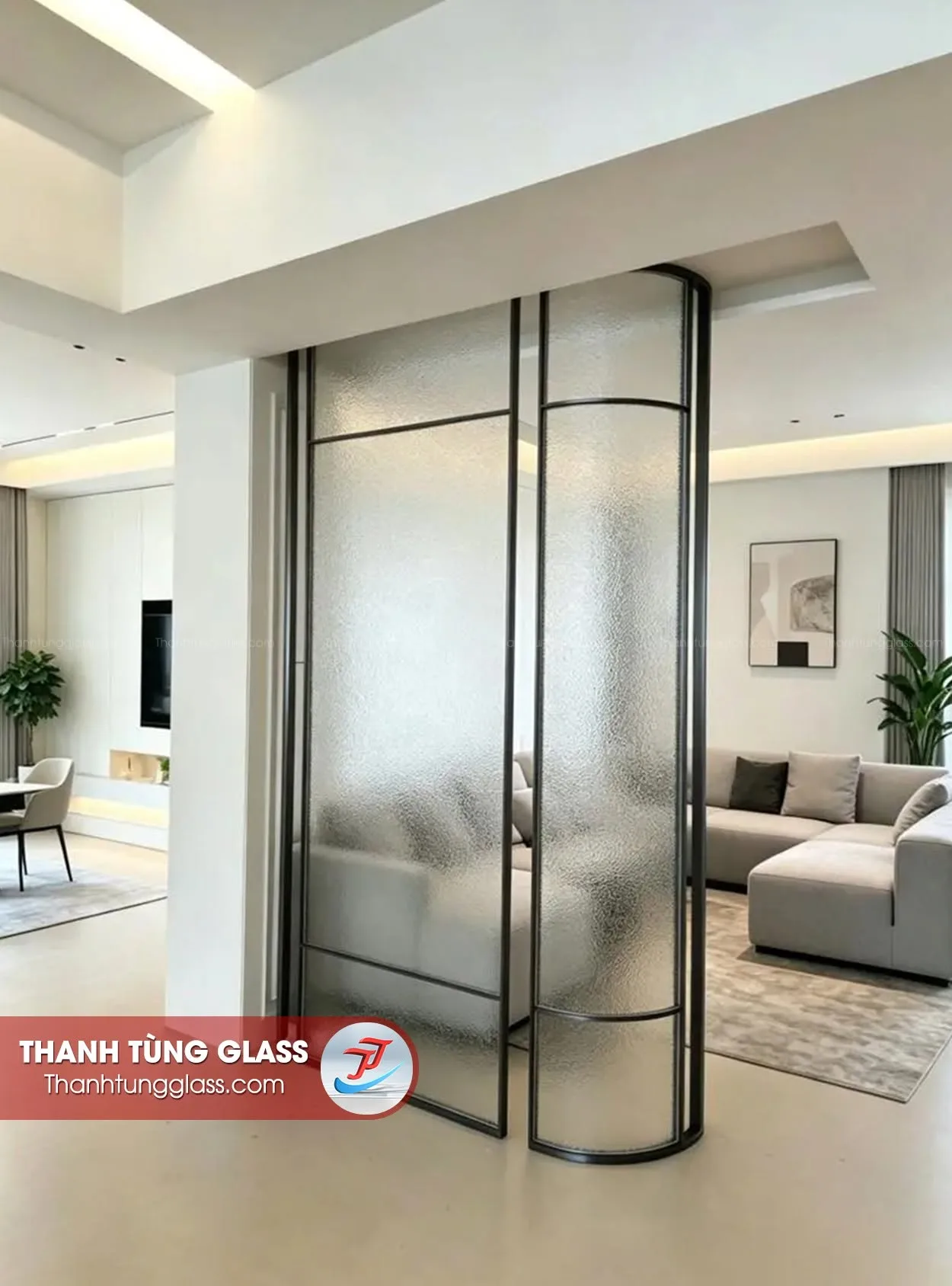 Vách kính được lắp đặt hoàn thiện