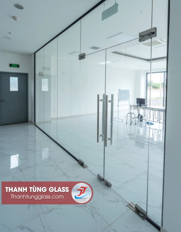 Cửa bản lề sàn