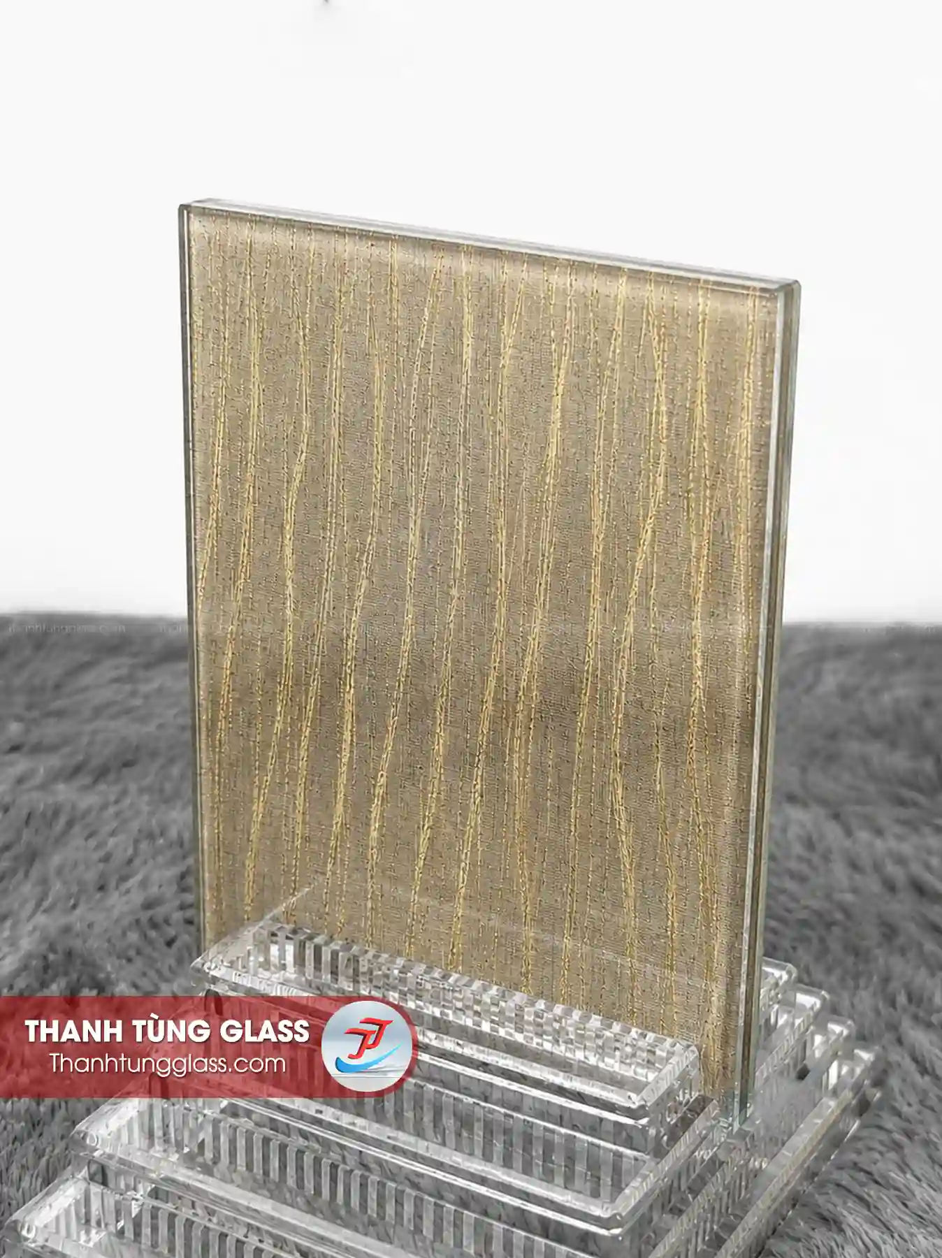 Kính ghép lụa mẩu