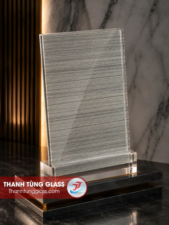 Kính ghép lụa mẩu