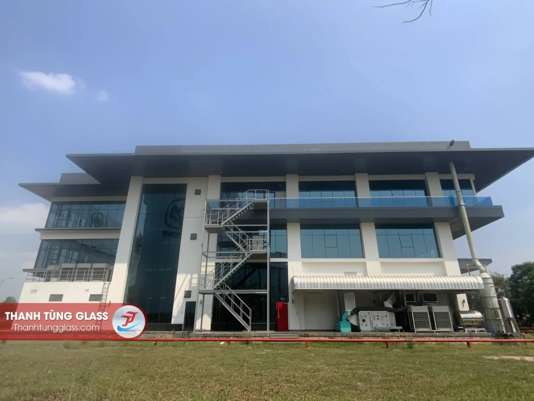 Hệ mặt dựng nhôm kính nhiều tầng của tòa nhà C.P. Group