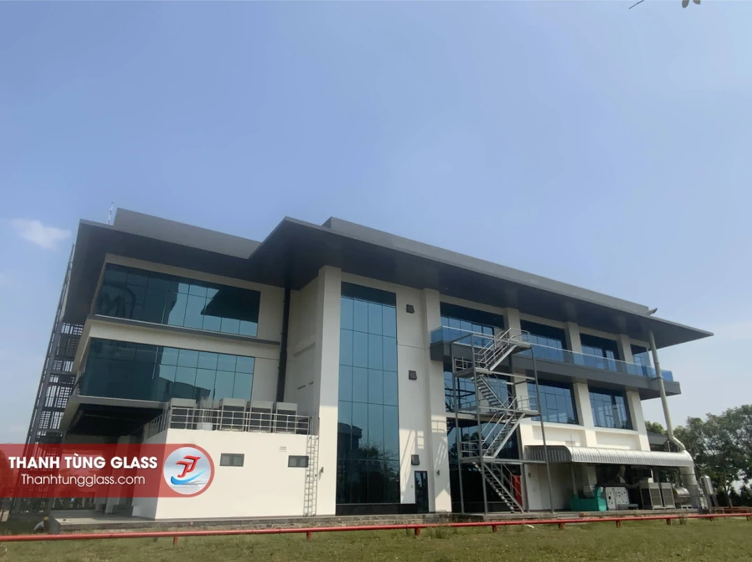  Mái kính lấy sáng khu vực sảnh đón công trình C.P. Group