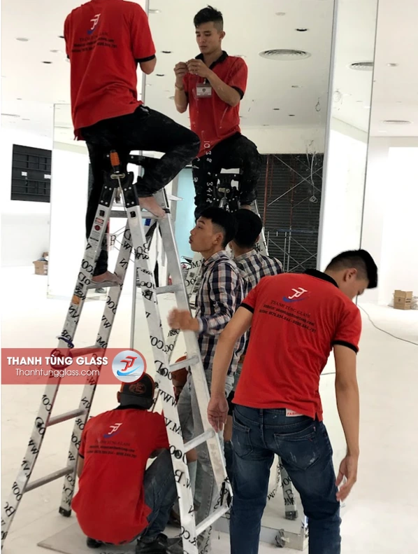 Cách lắp đặt kính thuỷ