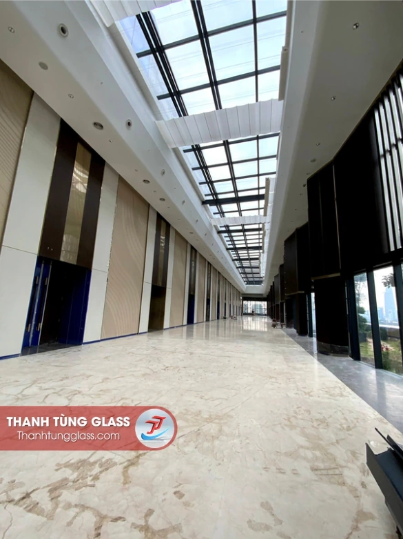 Giếng trời kính lấy sáng hành lang dự án Sala Thủ Thiêm