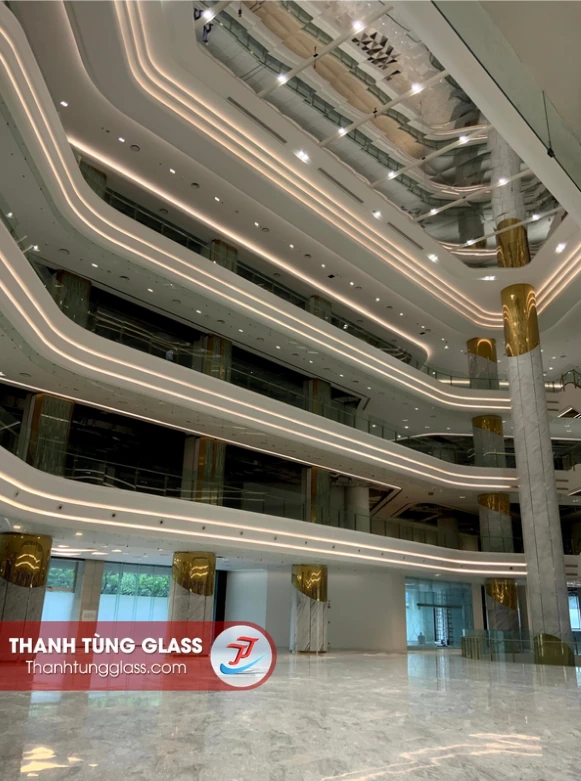 Lan can kính nhiều tầng khu thông tầng Sala Thủ Thiêm