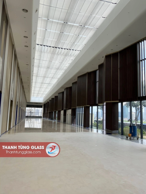  Mặt dựng vách kính lớn hành lang dự án Đại Quang Minh Sala