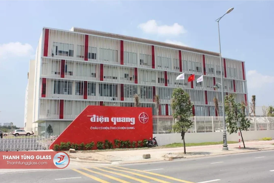 Tòa nhà văn phòng Điện Quang tại Khu Công nghệ cao – công trình nhôm kính do Thanh Tùng Glass thi công