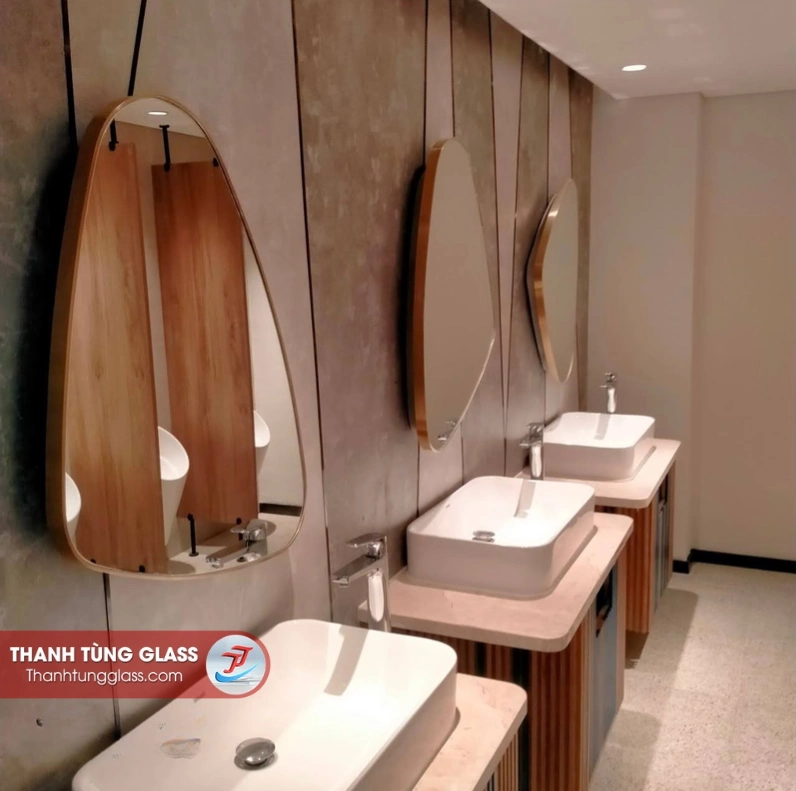 Gương soi nghệ thuật dáng organic resort Dốc Lết Nha Trang