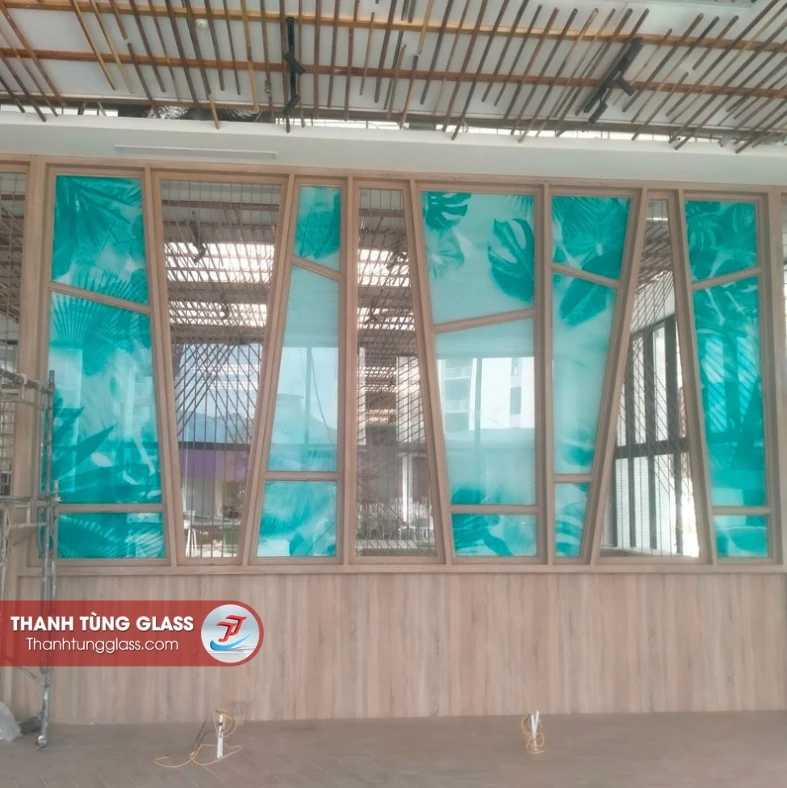  Kính trang trí họa tiết lá xanh nhiệt đới resort Dốc Lết Nha