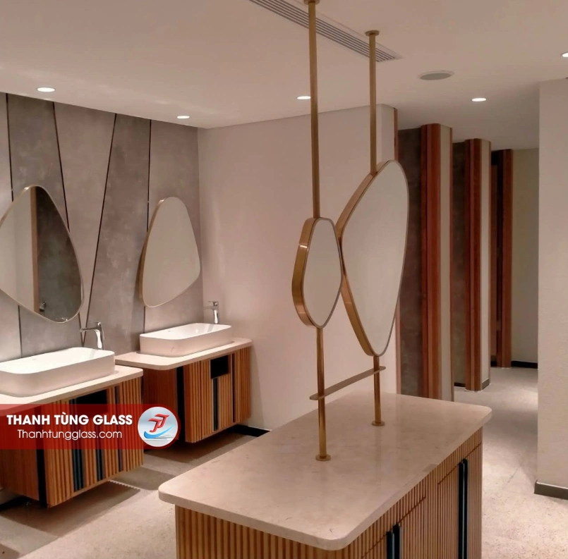 Gương soi nghệ thuật cắt hình tự do khu vệ sinh resort Dốc Lết