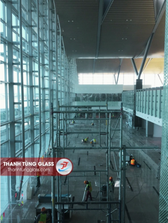  Mặt dựng kính cao thông tầng nhà ga quốc tế Cam Ranh