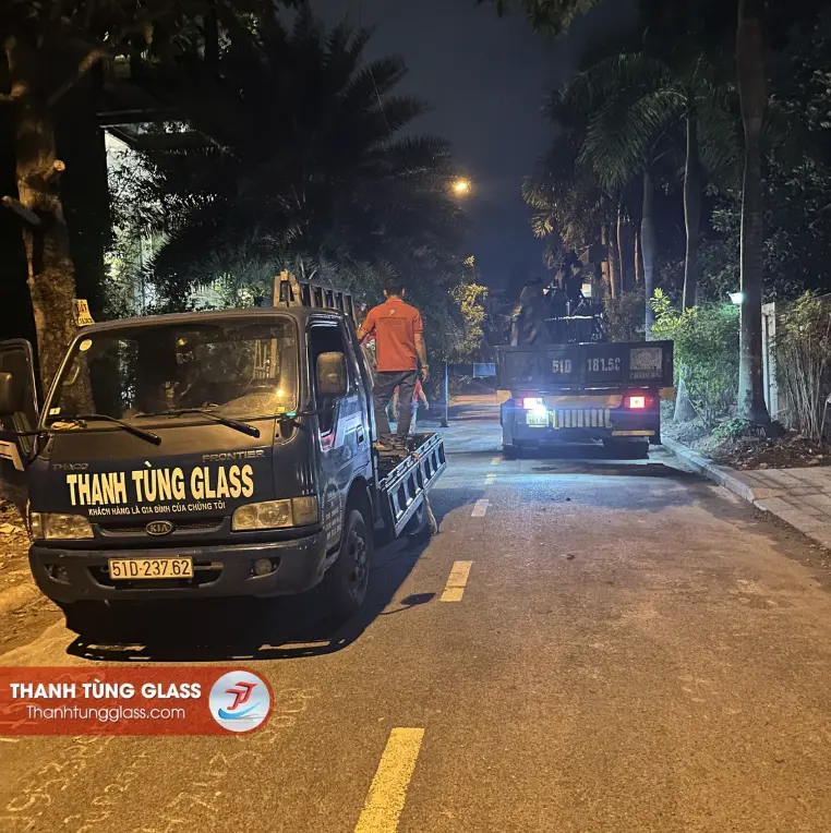 Vận chuyển kính đến công trình
