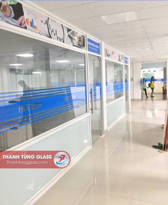 Vách kính cường lực