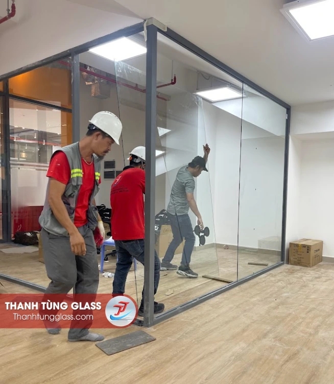 lắp ráp văn phòng nhôm kính