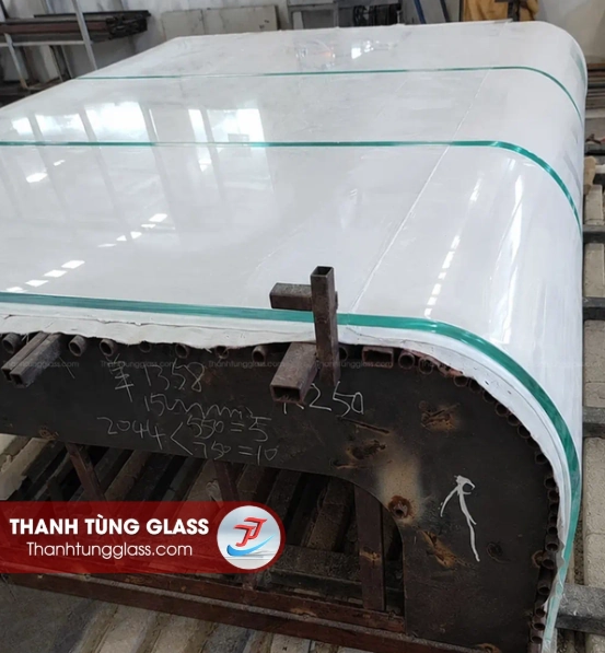Kính cường lực uốn cong