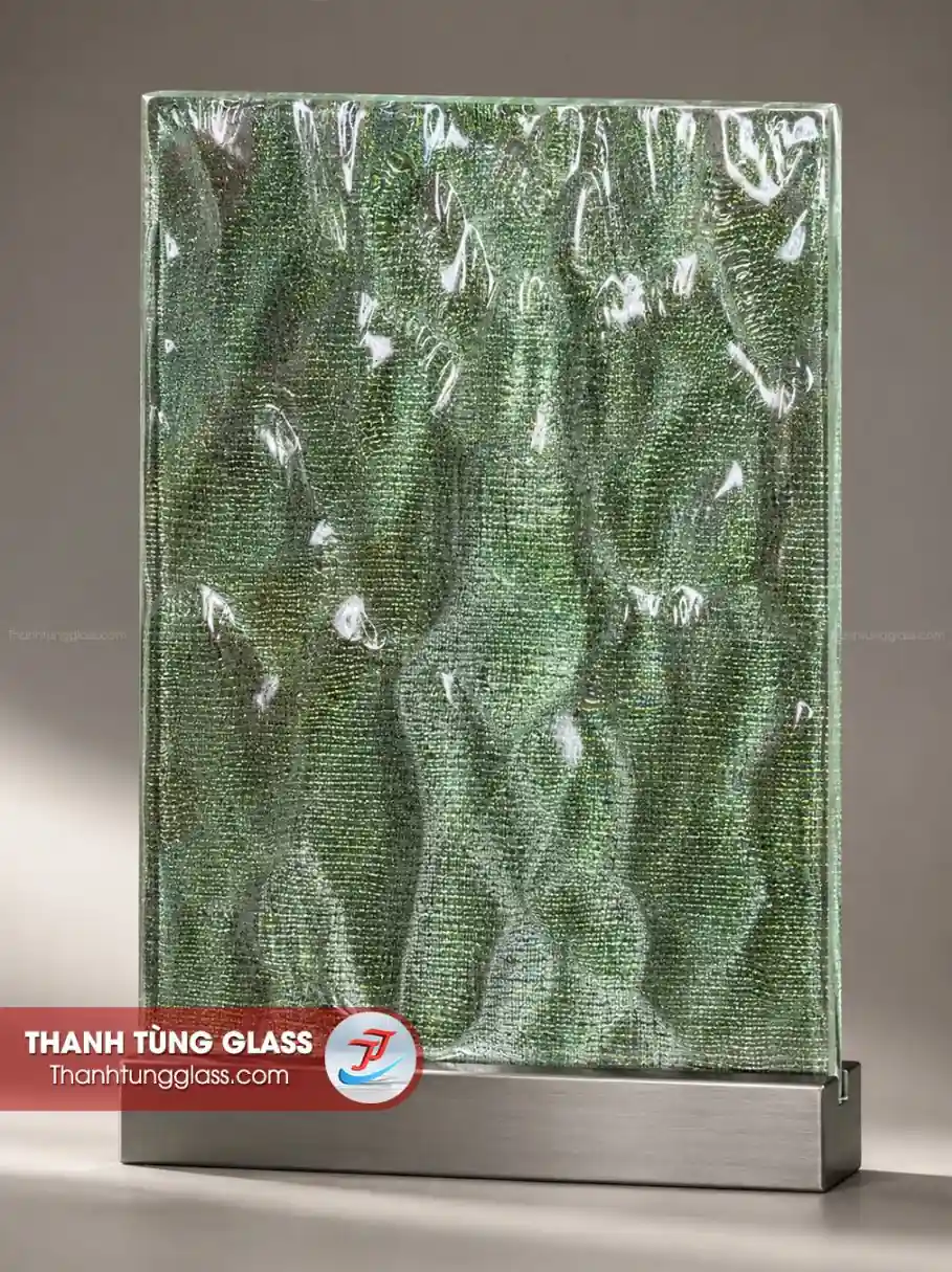 Kính đúc vân sóng nước ghép lụa