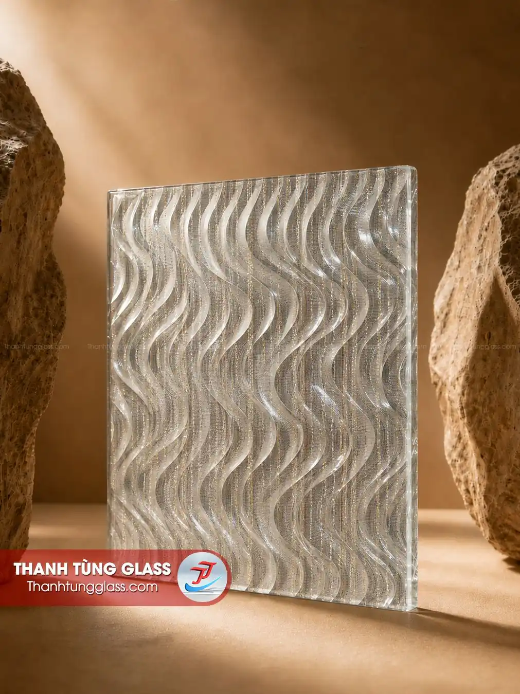 Kính đúc hoa văn ghép lụa