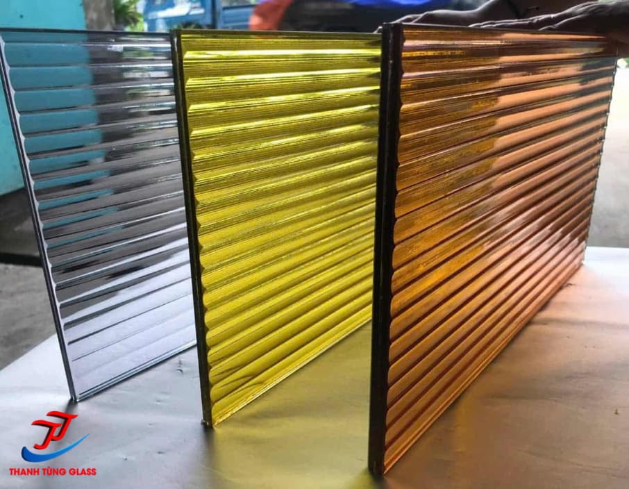 Kính sọc màu vàng