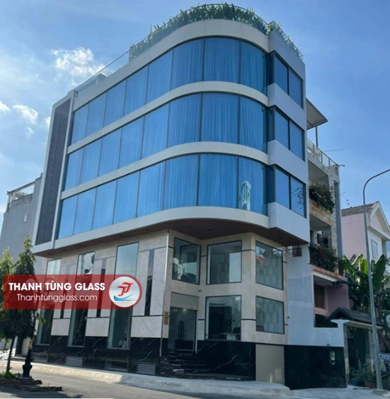 Kính phản quang uốn cong