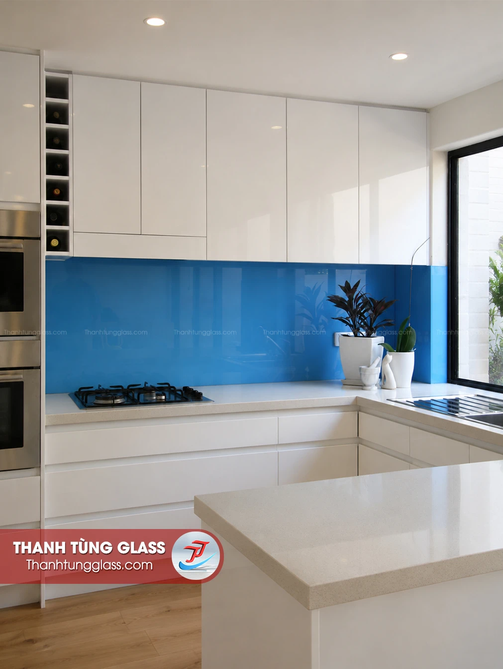 Kính sơn màu ốp bếp