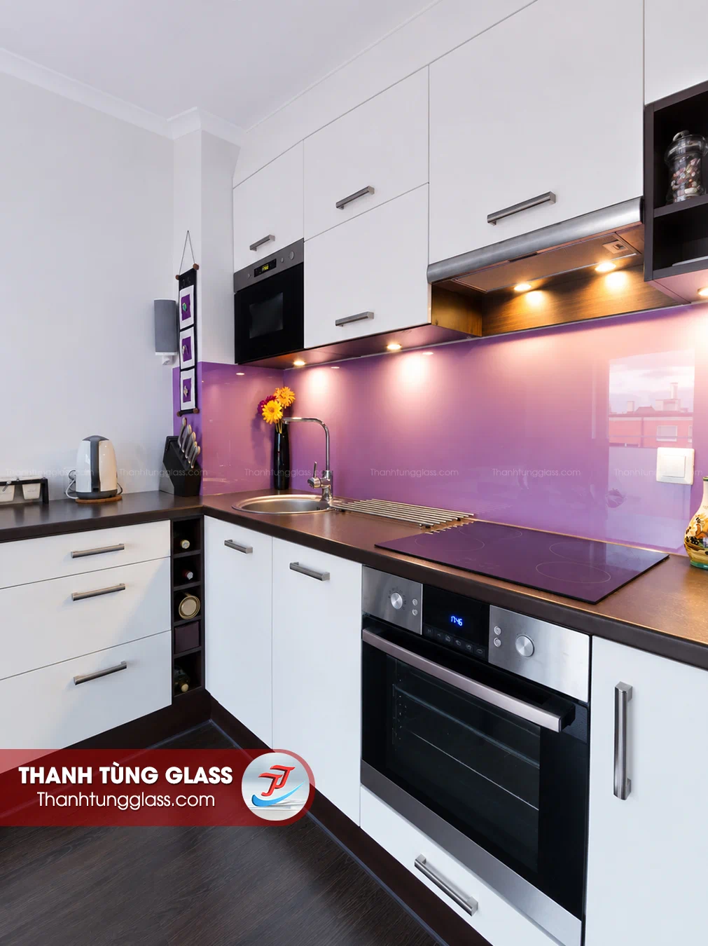 Kính sơn màu ốp bếp