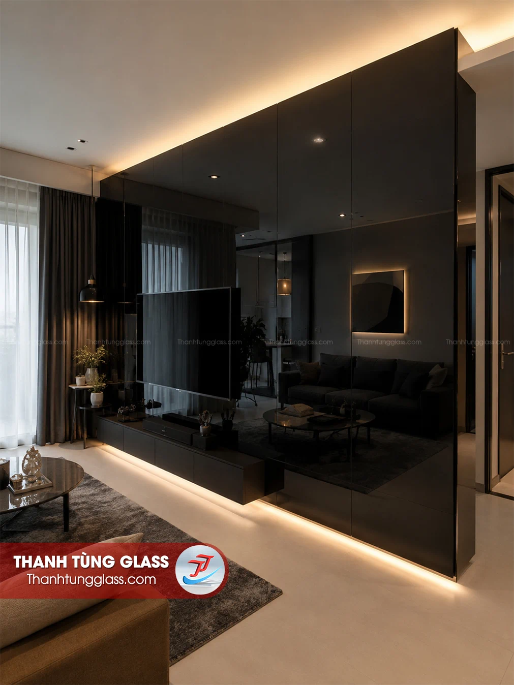 Kính thuỷ màu đen