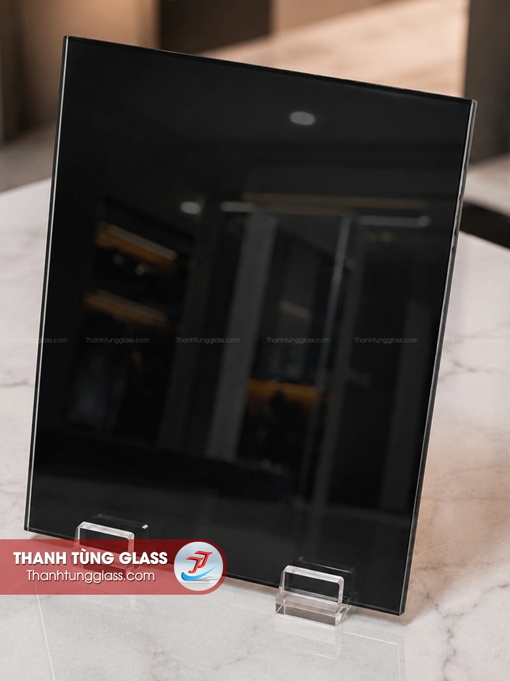Kính thuỷ mẩu màu đen