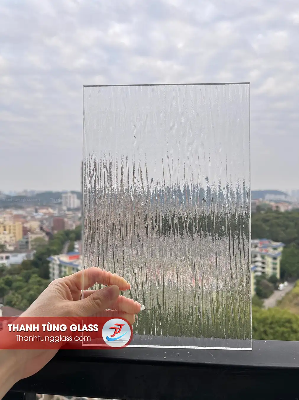 Kính đúc vân nước